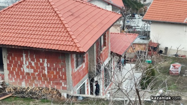 Горя къща в казанлъшкото село Енина 