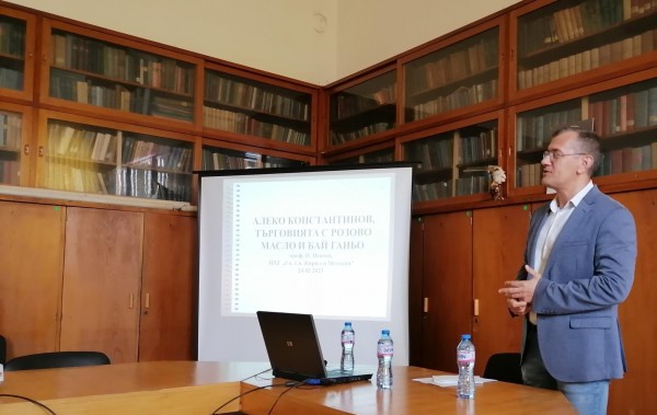 Открит урок с участието на nроф. д.н. Пенчо Пенчев се проведе в ПХГ „Св. Св. Кирил и Методий“