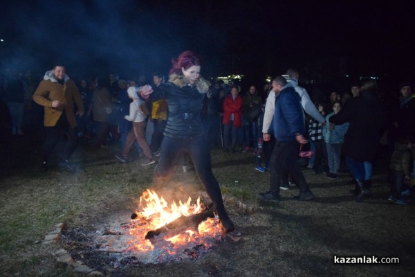 Кукери прогониха злото на Сирни Заговезни в Казанлък