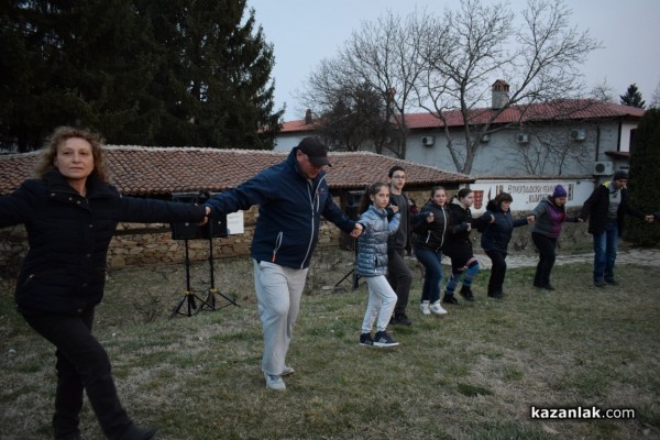 Кукери прогониха злото на Сирни Заговезни в Казанлък