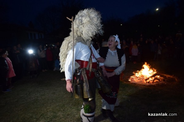 Кукери прогониха злото на Сирни Заговезни в Казанлък