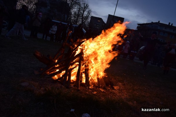Кукери прогониха злото на Сирни Заговезни в Казанлък