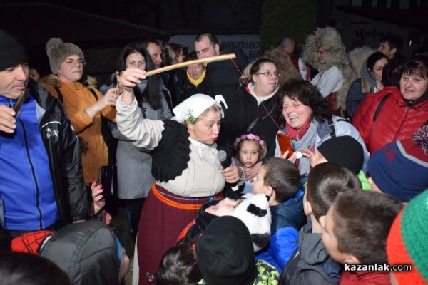 Кукери прогониха злото на Сирни Заговезни в Казанлък