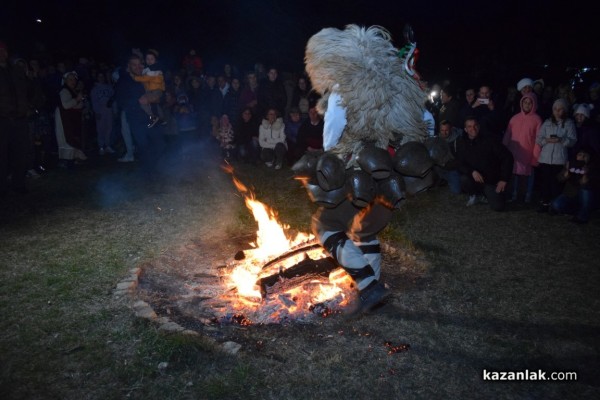 Кукери прогониха злото на Сирни Заговезни в Казанлък