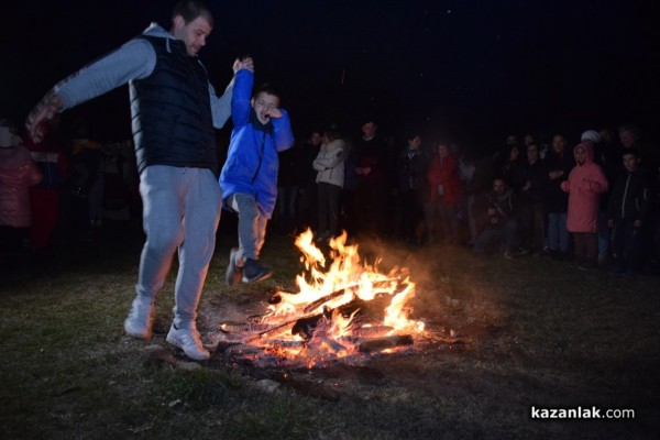 Кукери прогониха злото на Сирни Заговезни в Казанлък