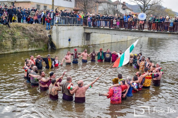 Карибски пирати акостираха в Павел баня на Сирни Заговезни