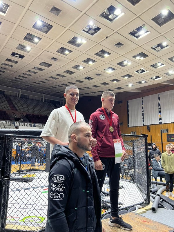 Три шампионски титли и общо 5 медала от Държавното първенство грабнаха състезателите на Аргус ММА