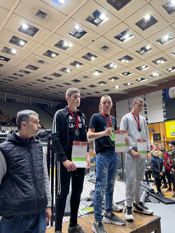 Три шампионски титли и общо 5 медала от Държавното първенство грабнаха състезателите на Аргус ММА