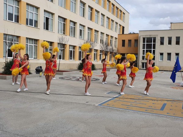 Отборите на ОУ ”Мати Болгария” и ПГТТМ първенци в състезание по безопасност на движението