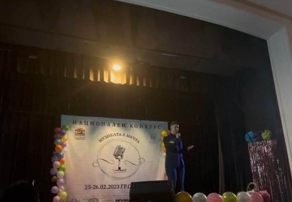 Певицата Рени Петрова спечели златен медал от национален конкурс