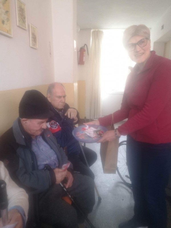 Десетки малчугани се превърнаха в „Помощниците на Баба Марта”