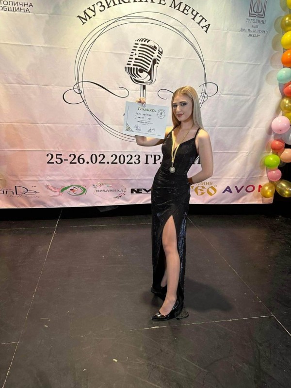 Певицата Рени Петрова спечели златен медал от национален конкурс