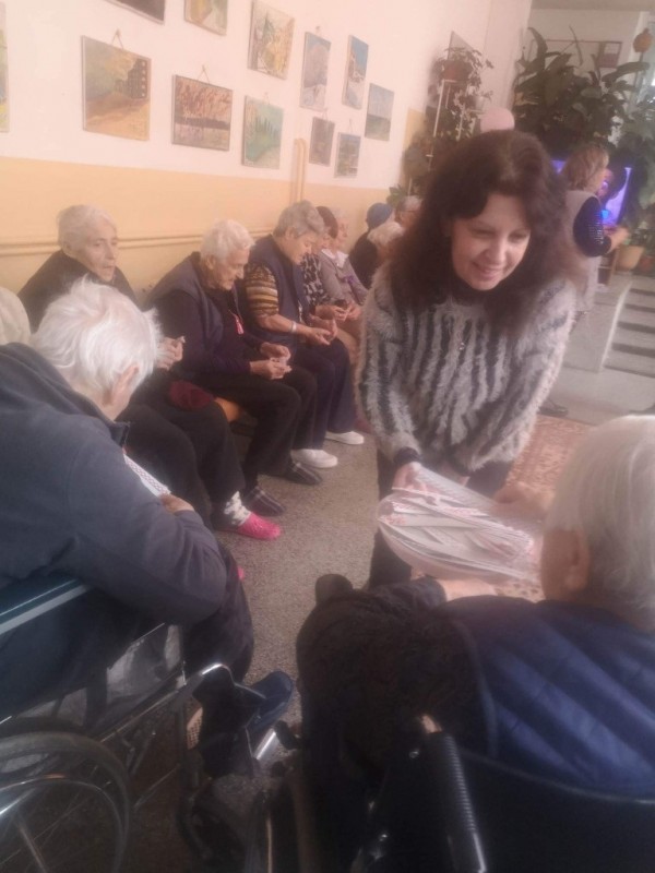 Десетки малчугани се превърнаха в „Помощниците на Баба Марта”