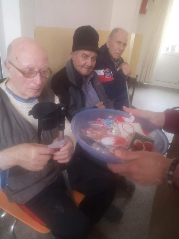 Десетки малчугани се превърнаха в „Помощниците на Баба Марта”