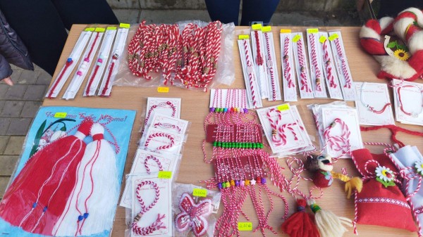 Над 2000 лева събра благотворителния мартенски базар в помощ на Гита Славова