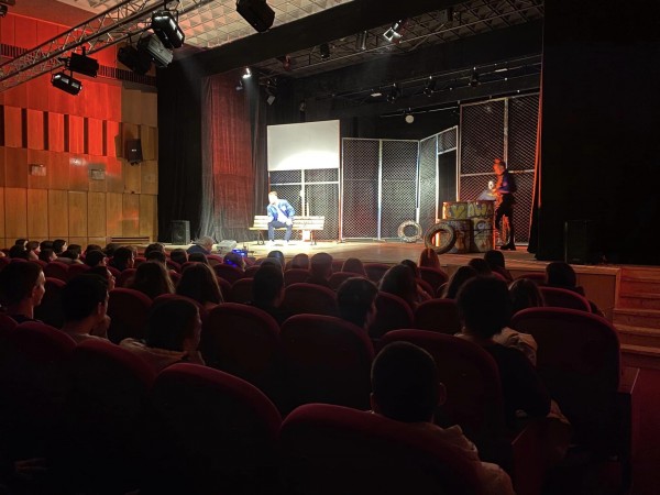 “Даскалото е COOL“ събра десетки ученици пред театралната сцена в Казанлък