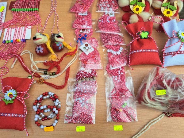 Над 2000 лева събра благотворителния мартенски базар в помощ на Гита Славова