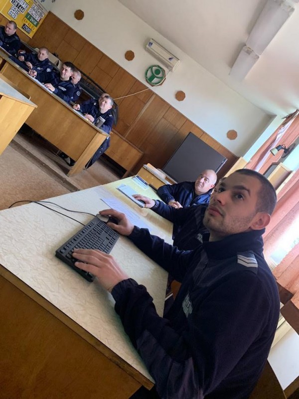 Служители от различни дирекции на МВР участваха в обучение в Казанлък 