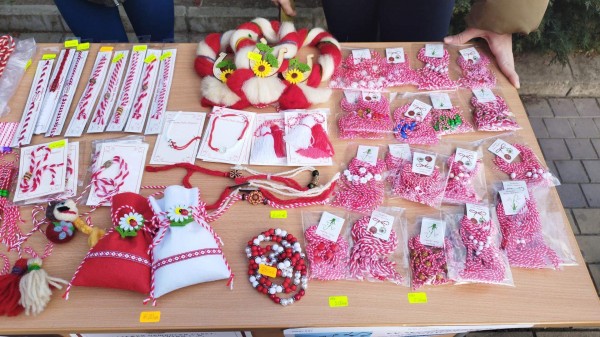 Над 2000 лева събра благотворителния мартенски базар в помощ на Гита Славова