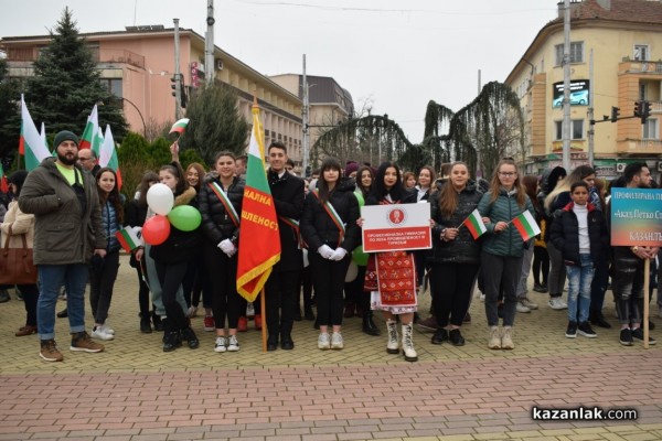 С издигане на националния флаг тържествата за 3 март започнаха в Казанлък