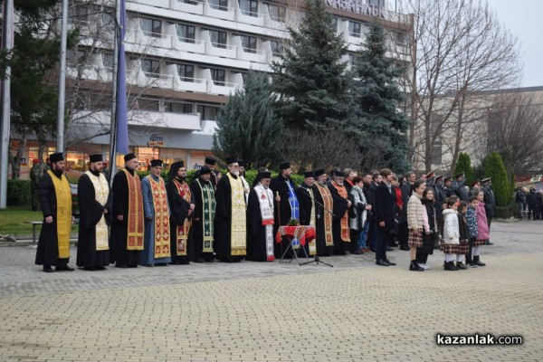 С издигане на националния флаг тържествата за 3 март започнаха в Казанлък
