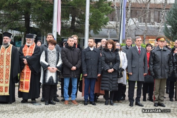 С издигане на националния флаг тържествата за 3 март започнаха в Казанлък