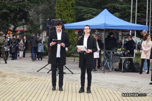 С издигане на националния флаг тържествата за 3 март започнаха в Казанлък