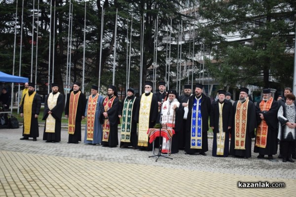 С издигане на националния флаг тържествата за 3 март започнаха в Казанлък