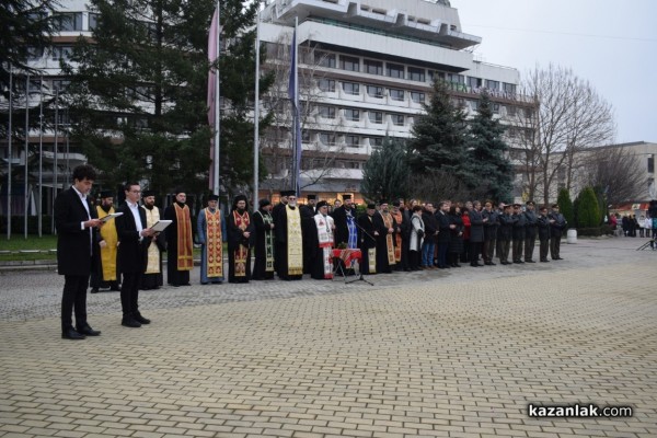 С издигане на националния флаг тържествата за 3 март започнаха в Казанлък