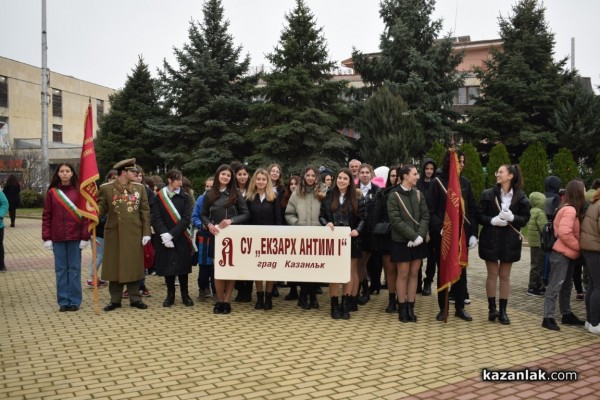 С издигане на националния флаг тържествата за 3 март започнаха в Казанлък