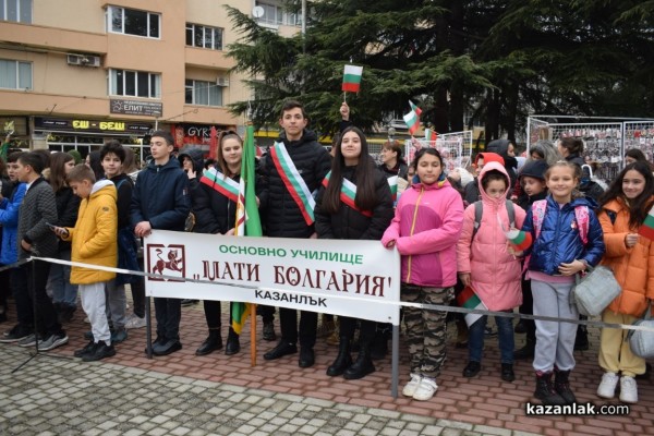 С издигане на националния флаг тържествата за 3 март започнаха в Казанлък
