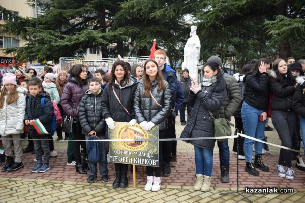 С издигане на националния флаг тържествата за 3 март започнаха в Казанлък