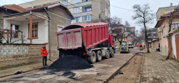 След ВиК - започва асфалтиране на улици в центъра на Казанлък
