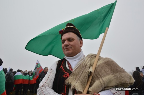 Да сме по-обединени си пожелават българите на Шипка днес