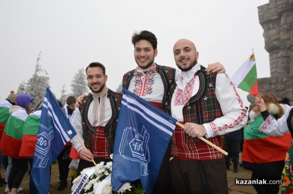 Да сме по-обединени си пожелават българите на Шипка днес