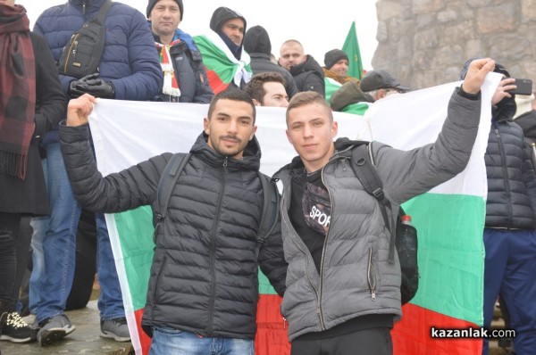 Да сме по-обединени си пожелават българите на Шипка днес