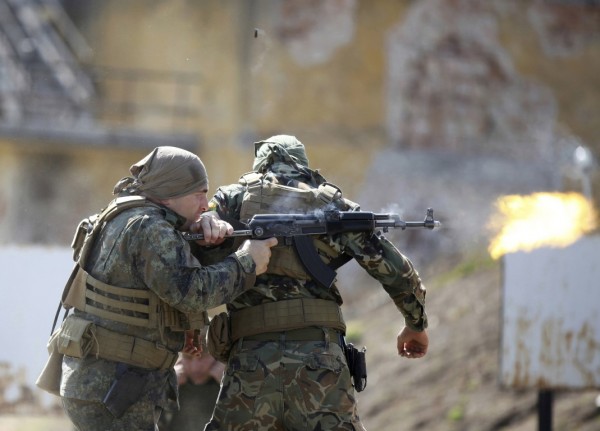 Изложбата на военният фотограф Вяра Йовева “Хиляди лица-една армия“ гостува в Казанлък