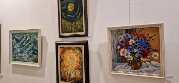 Галина Стоянова към жените-творци: Всяка от вас носи много радост в сърцето си, изразена в тези платна!