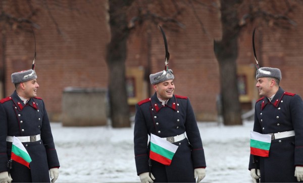 Изложбата на военният фотограф Вяра Йовева “Хиляди лица-една армия“ гостува в Казанлък