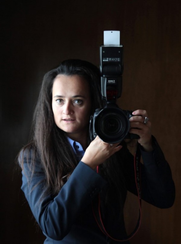 Изложбата на военният фотограф Вяра Йовева “Хиляди лица-една армия“ гостува в Казанлък