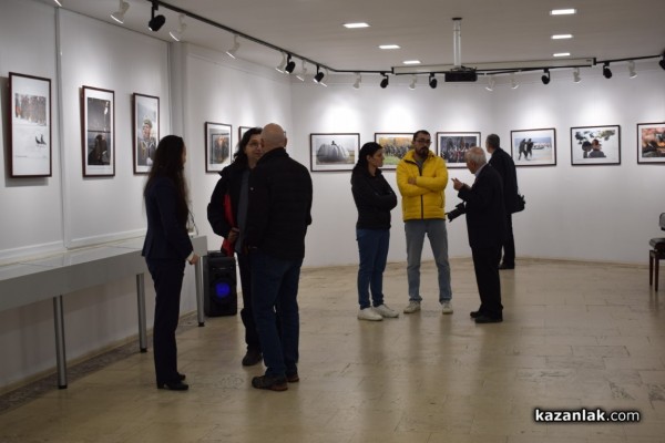 Кадър от Казанлък стана част от изложбата “Хиляди лица-една армия“ на военният фотограф Вяра Йовева