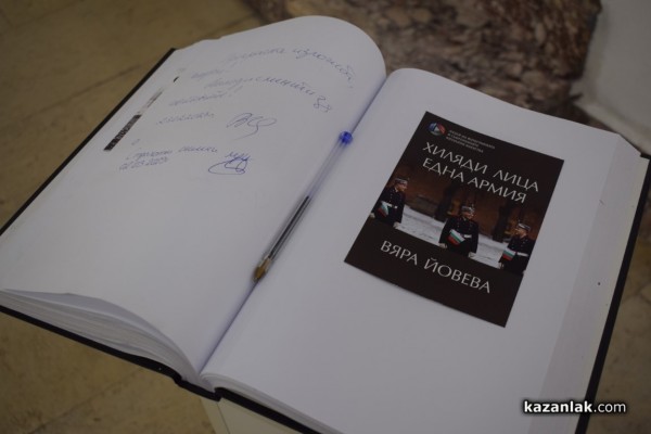 Кадър от Казанлък стана част от изложбата “Хиляди лица-една армия“ на военният фотограф Вяра Йовева