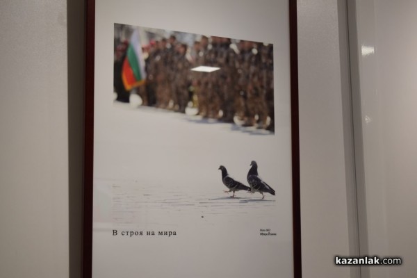 Кадър от Казанлък стана част от изложбата “Хиляди лица-една армия“ на военният фотограф Вяра Йовева