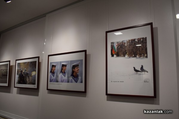 Кадър от Казанлък стана част от изложбата “Хиляди лица-една армия“ на военният фотограф Вяра Йовева