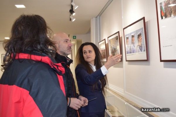 Кадър от Казанлък стана част от изложбата “Хиляди лица-една армия“ на военният фотограф Вяра Йовева