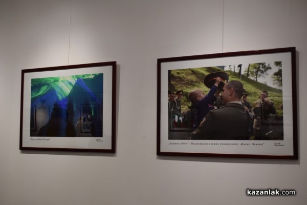 Кадър от Казанлък стана част от изложбата “Хиляди лица-една армия“ на военният фотограф Вяра Йовева