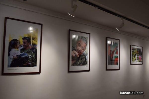 Кадър от Казанлък стана част от изложбата “Хиляди лица-една армия“ на военният фотограф Вяра Йовева
