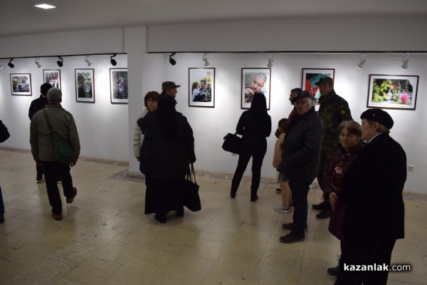 Кадър от Казанлък стана част от изложбата “Хиляди лица-една армия“ на военният фотограф Вяра Йовева