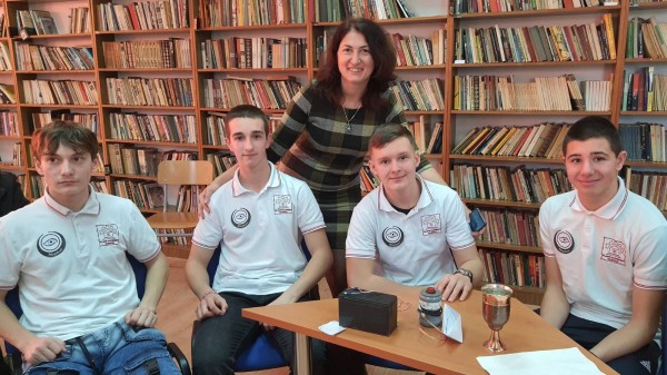 Осмокласниците в ПГ “Иван Хаджиенов“ премериха сили в Антична олимпиада