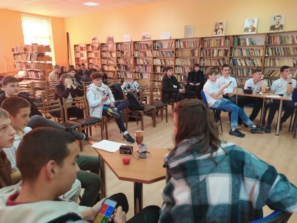 Осмокласниците в ПГ “Иван Хаджиенов“ премериха сили в Антична олимпиада